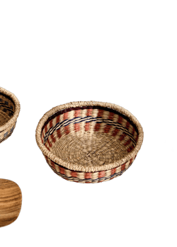 Medium colored seagrass basket